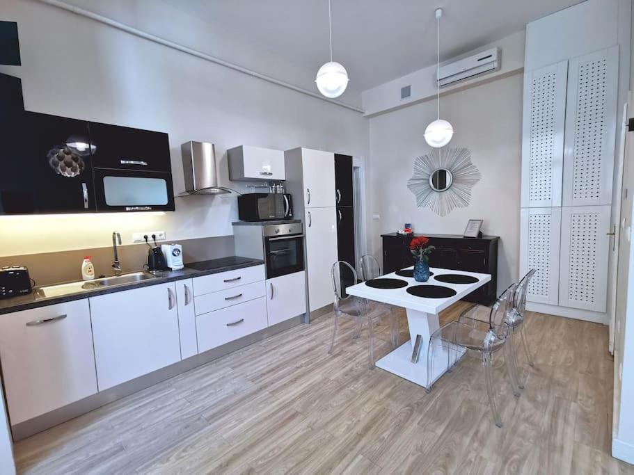 Luxury Apartment Near Astoria With Ac Boedapest Buitenkant foto